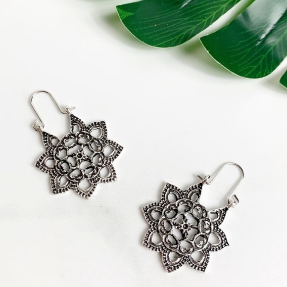 Boho Beauty Mandala Silver Tone Earrings - Picture 1 of 6